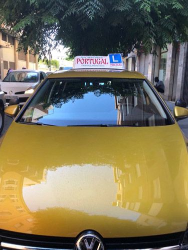 Autoescuela Portugal coche amarillo